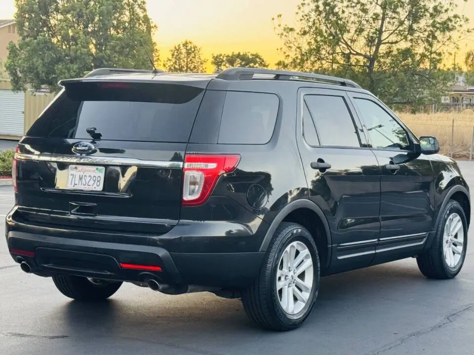 2015 Ford Explorer Base photo 5