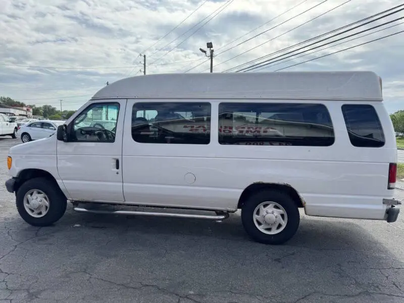 2007 Ford E-Series E-250 Extended photo 3