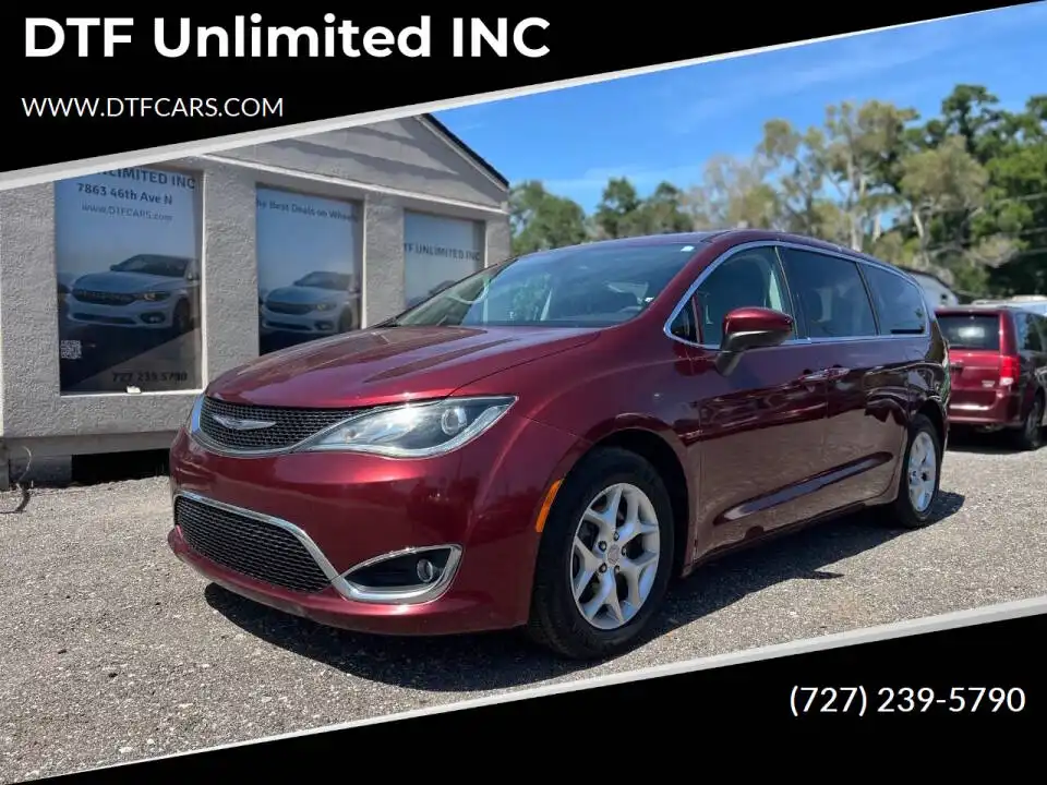 2017 Chrysler Pacifica Touring Plus's photo