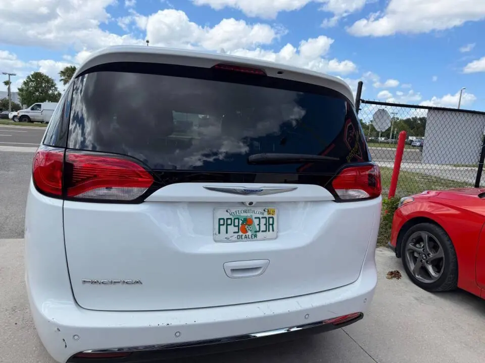 2018 Chrysler Pacifica Touring Plus photo 4
