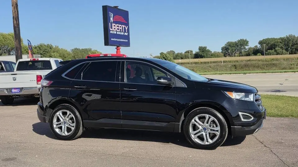 2017 Ford Edge Titanium AWD photo 4