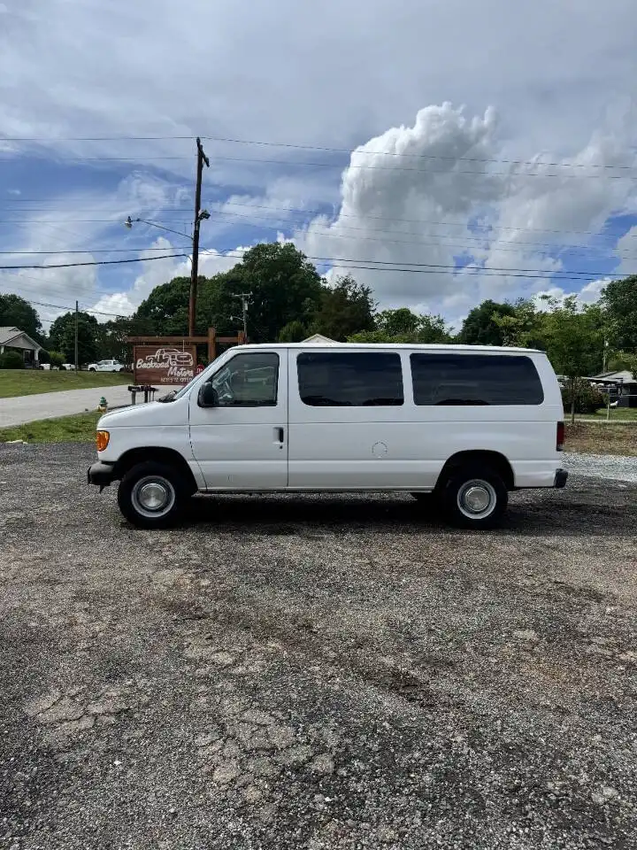 2004 Ford E-Series E-250 Van's photo