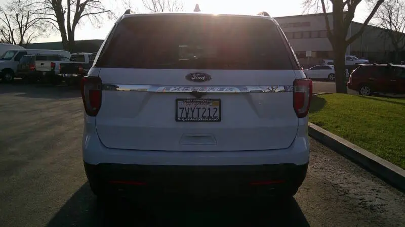 2017 Ford Explorer Base FWD photo 4