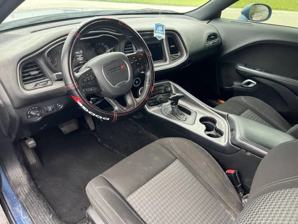 2021 Dodge Challenger SXT Auto photo 5
