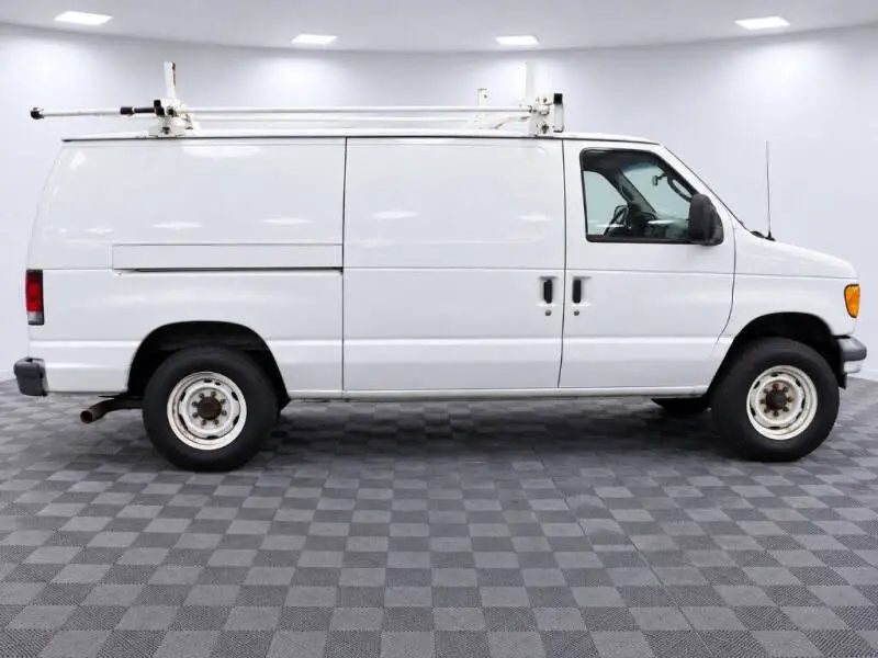 2007 Ford E-Series E-250 Van photo 4