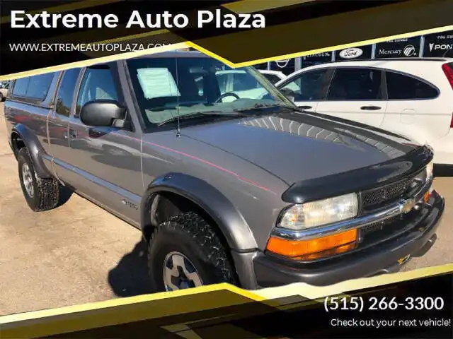 2000 Chevrolet S10 LS 4X4 EXTENDED CAB's photo