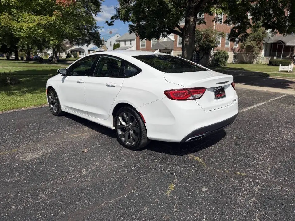 2016 Chrysler 200 S photo 5