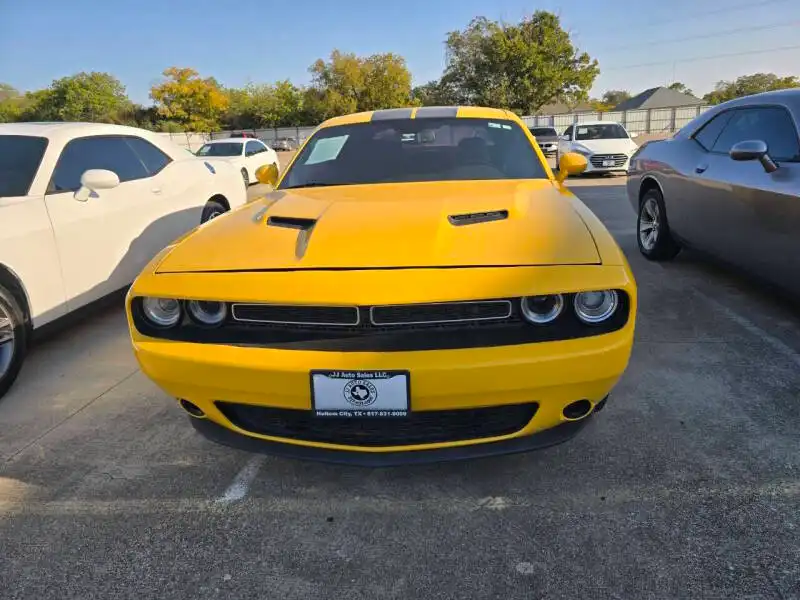 2017 Dodge Challenger SXT's photo