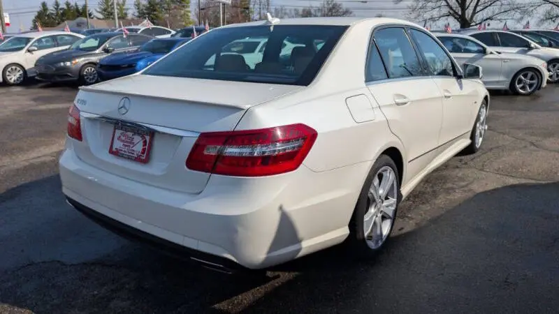 2012 Mercedes-Benz E-Class E350 Luxury photo 4