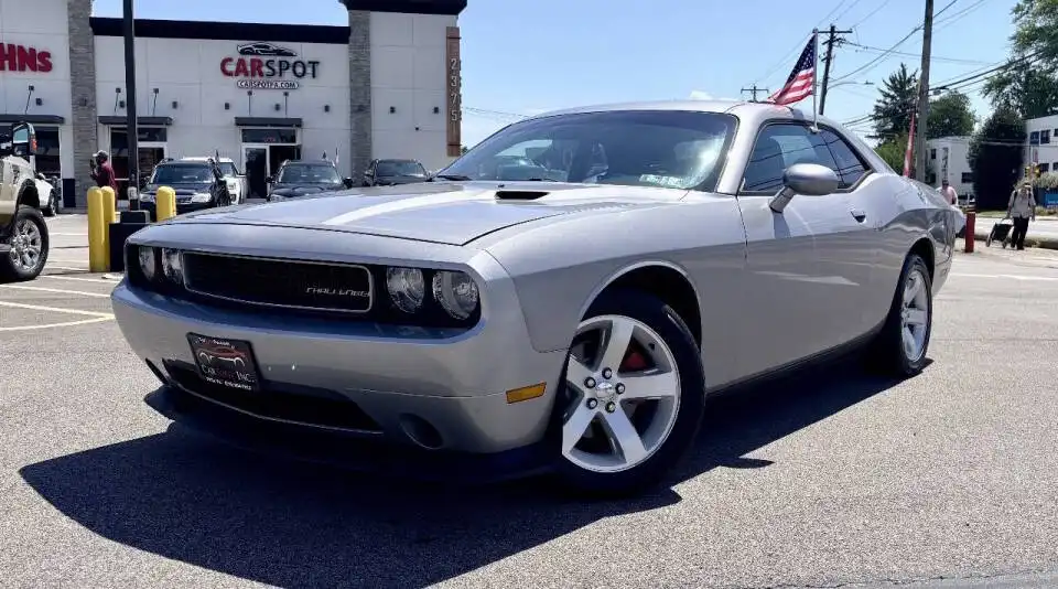 2014 Dodge Challenger SXT's photo