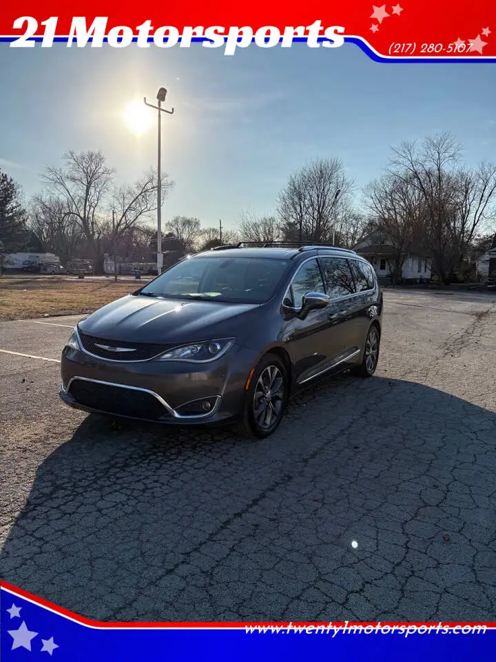 2017 Chrysler Pacifica Limited photo 1