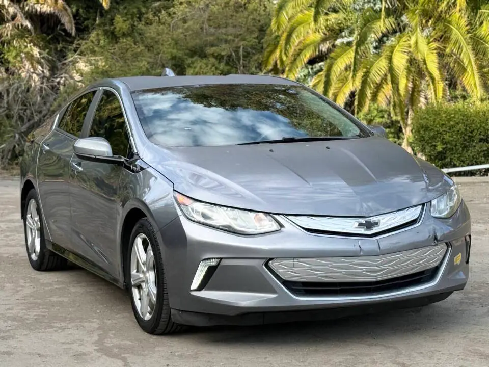 2018 Chevrolet Volt LT photo 4
