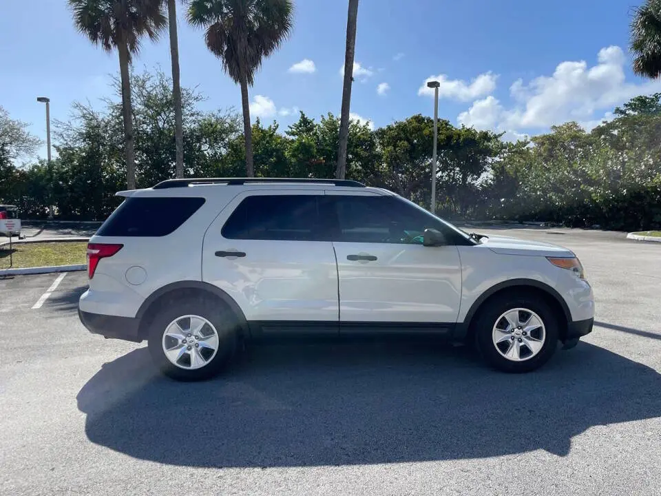 2012 Ford Explorer Base photo 5