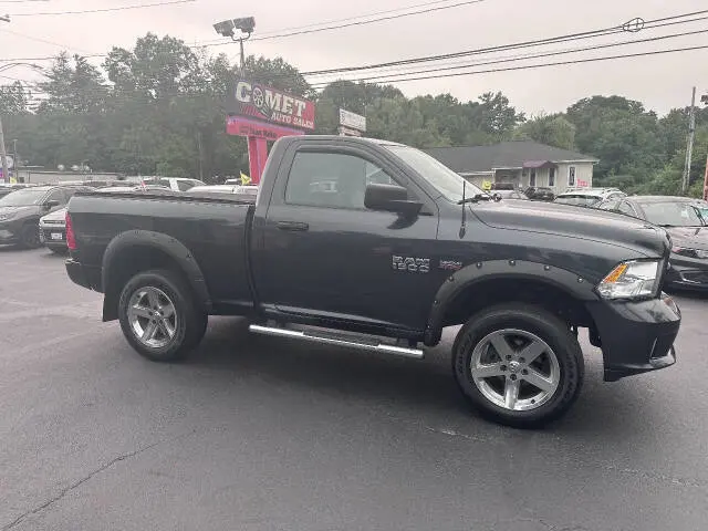 2014 RAM 1500 Express 4x4 Regular Cab photo 3