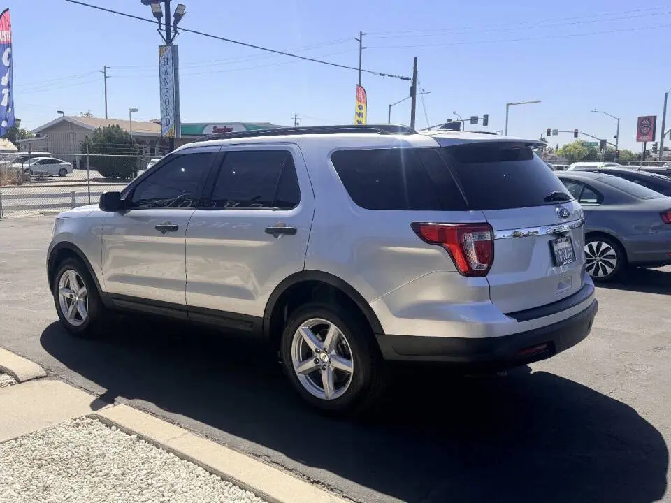 2018 Ford Explorer Base FWD photo 5