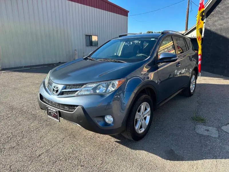 2013 Toyota RAV4 XLE photo 4