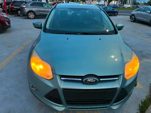 2012 Ford Focus Sedan SE's photo