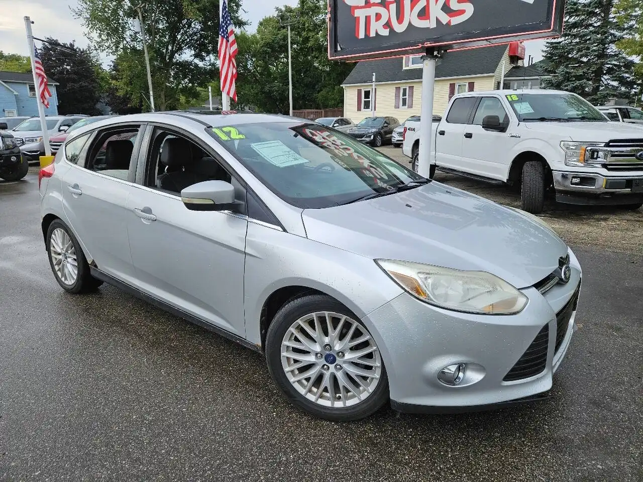 2012 Ford Focus SEL Hatchback 5-Door's photo