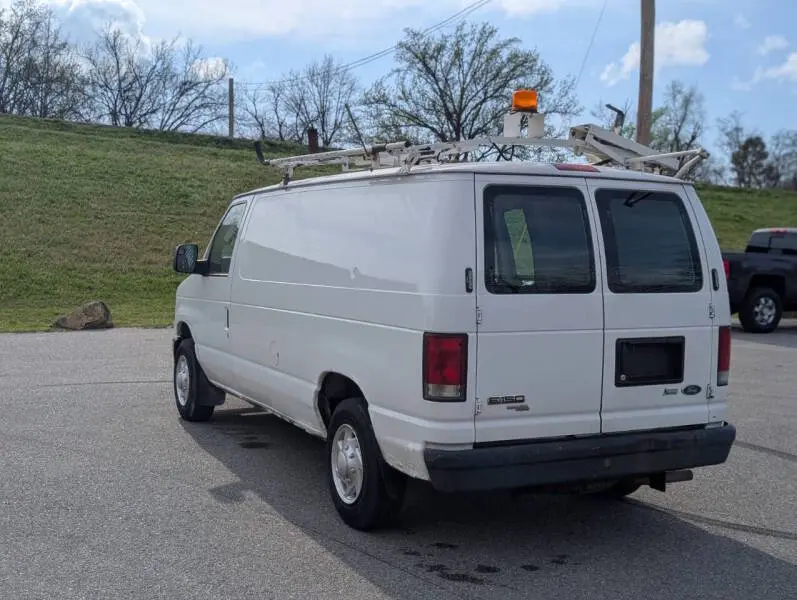 2012 Ford E-Series E-150 Van photo 3