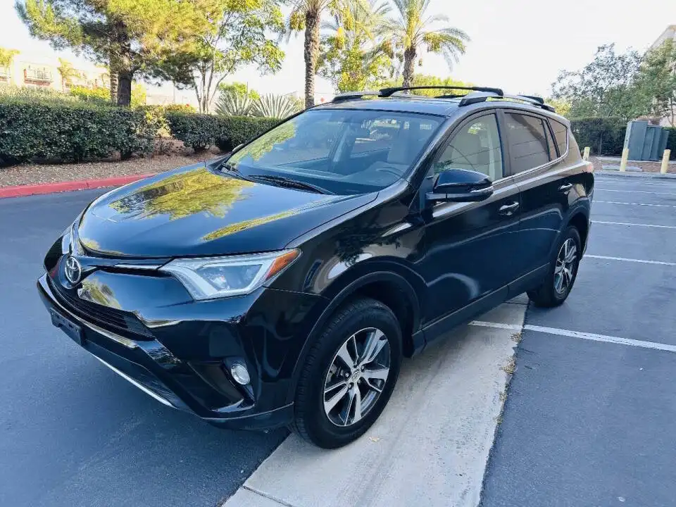 2016 Toyota RAV4 XLE's photo