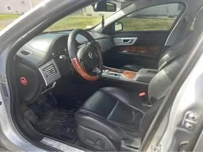 2012 Jaguar XF Base photo 4