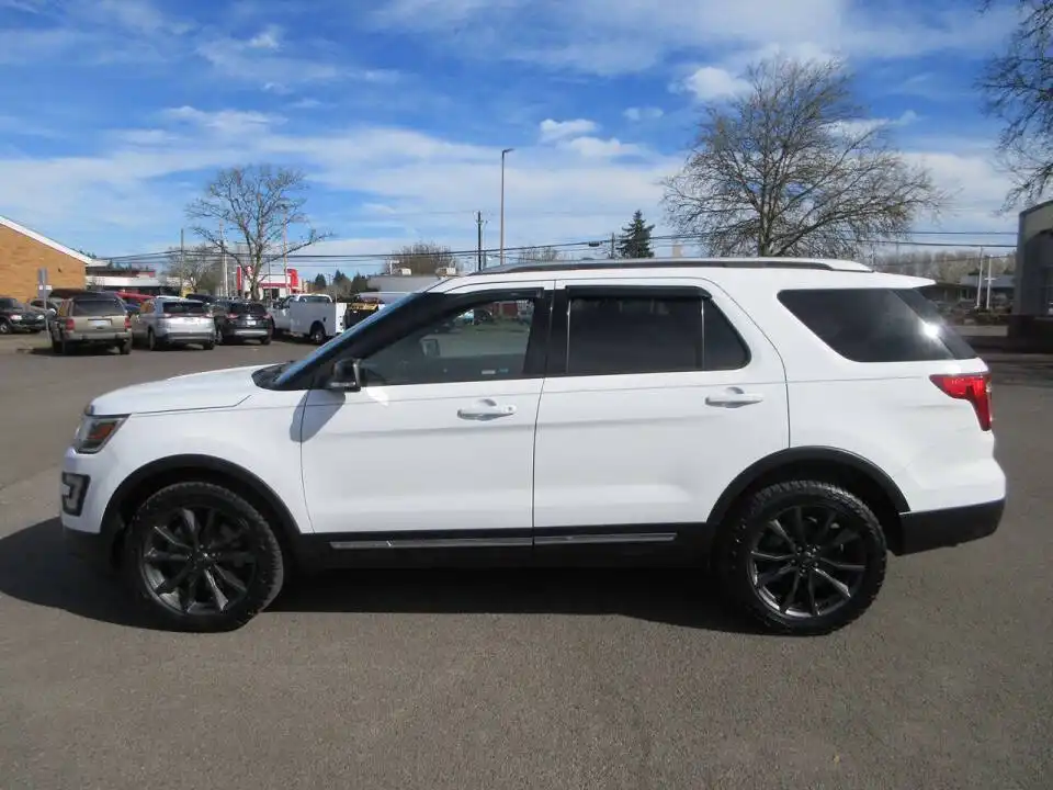 2017 Ford Explorer XLT 4WD's photo