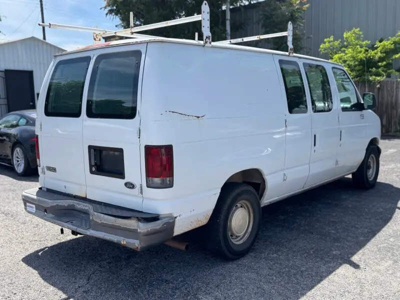 2003 Ford E-Series E-150 Van photo 5