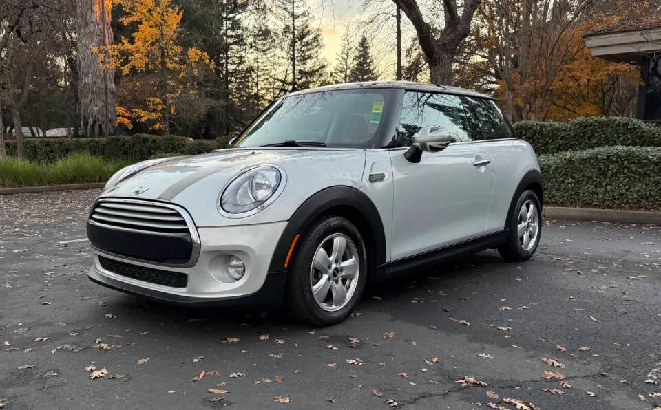 2014 MINI Cooper Base photo 4