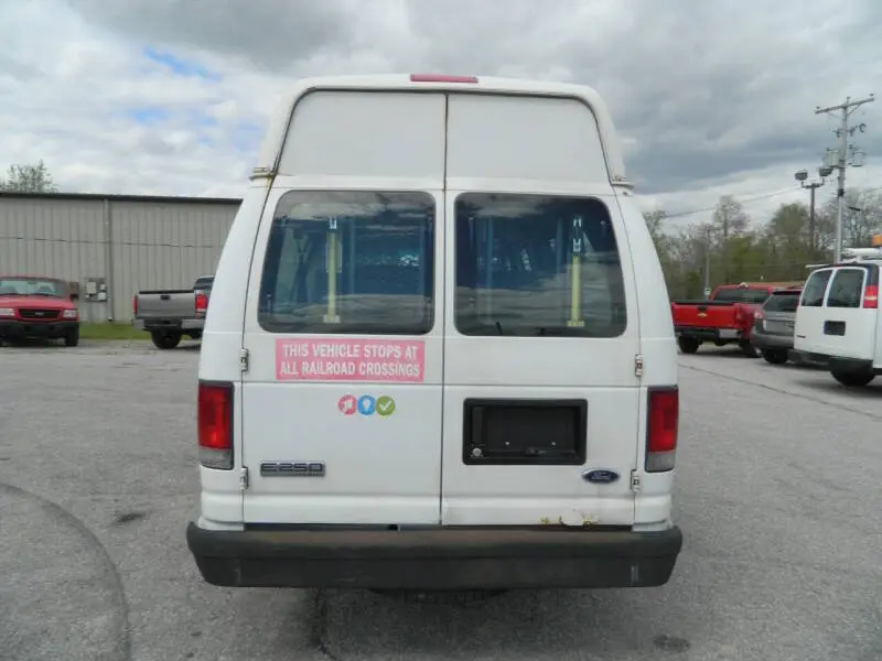 2008 Ford E-Series E-250 Extended photo 3