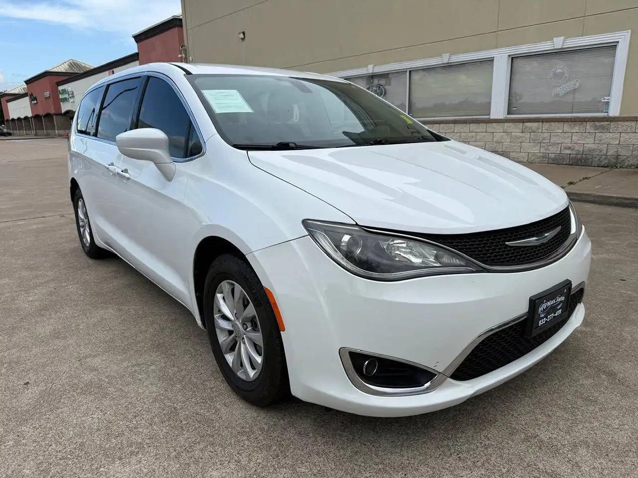 2018 Chrysler Pacifica Touring Plus's photo