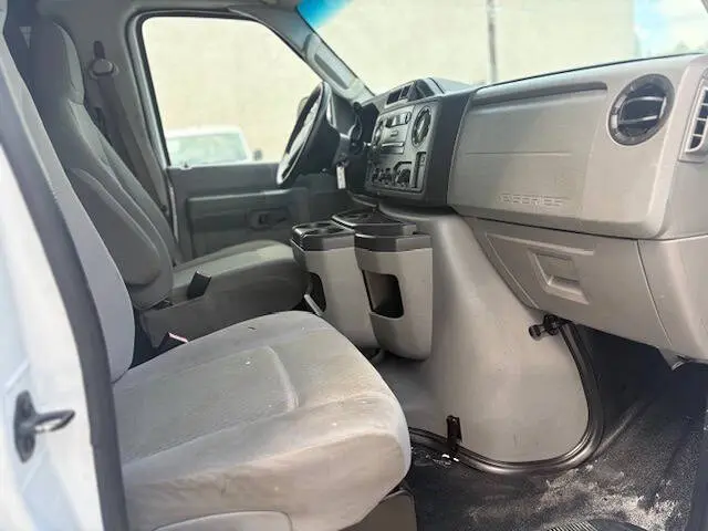 2011 Ford E-Series E-150 Van photo 3
