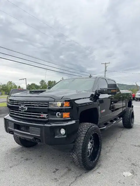 2018 Chevrolet Silverado HD LTZ 4WD Crew Cab Standard Box's photo