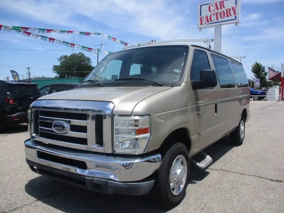 2011 Ford E-Series E-150 XLT's photo