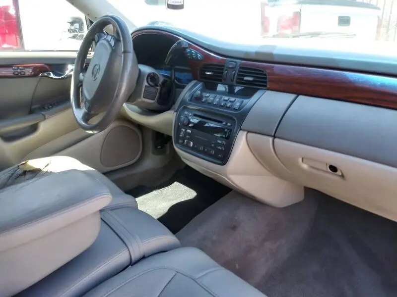 2004 Cadillac DeVille Base photo 3