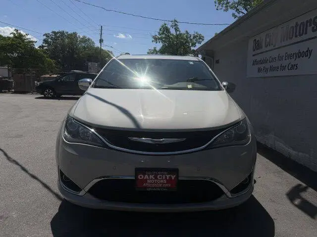 2017 Chrysler Pacifica Limited photo 3
