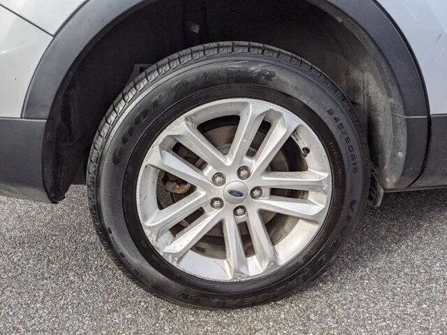2015 Ford Explorer Base photo 4