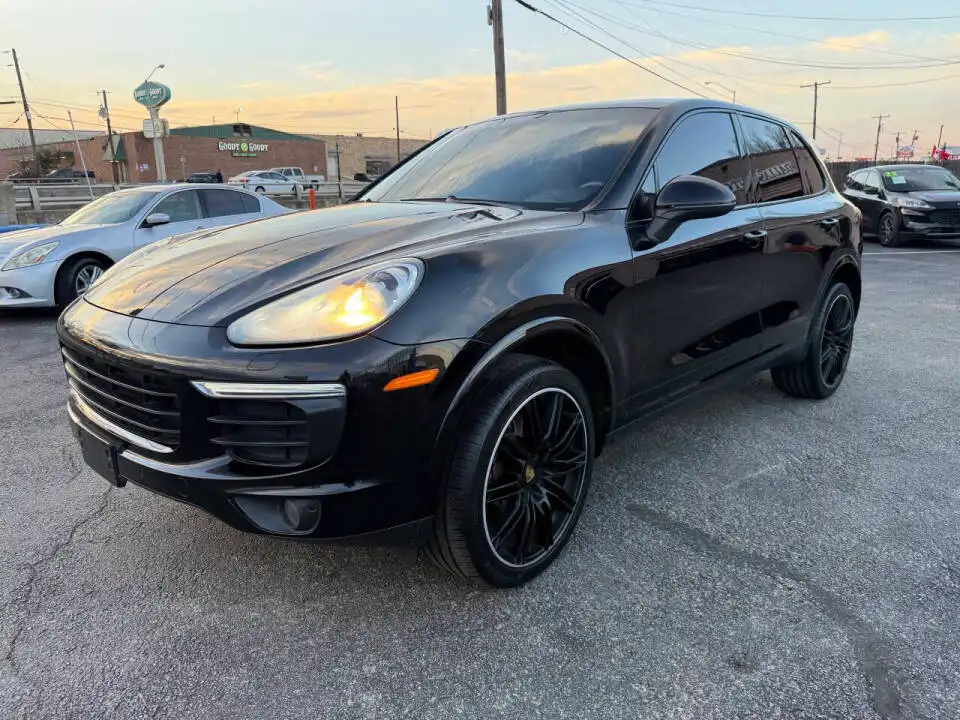 2017 Porsche Cayenne Platinum Edition's photo
