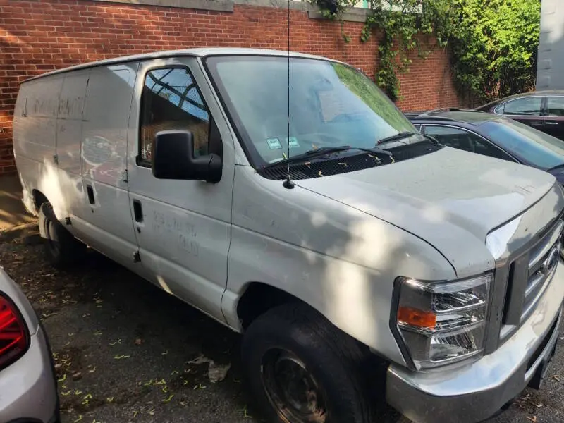 2014 Ford E-Series E-250 Van photo 4