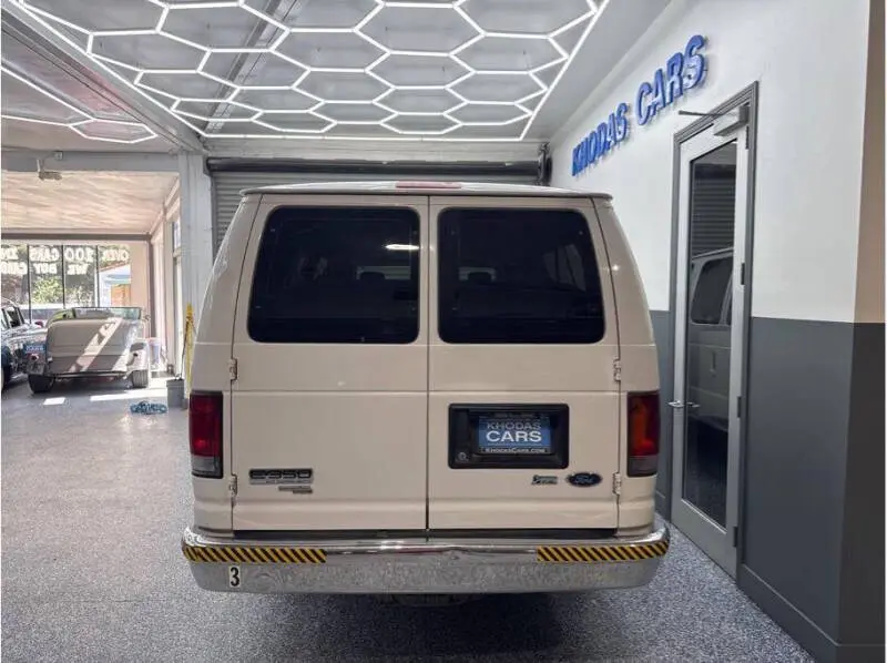 2012 Ford E-Series E-350 XLT Super Duty Extended photo 4