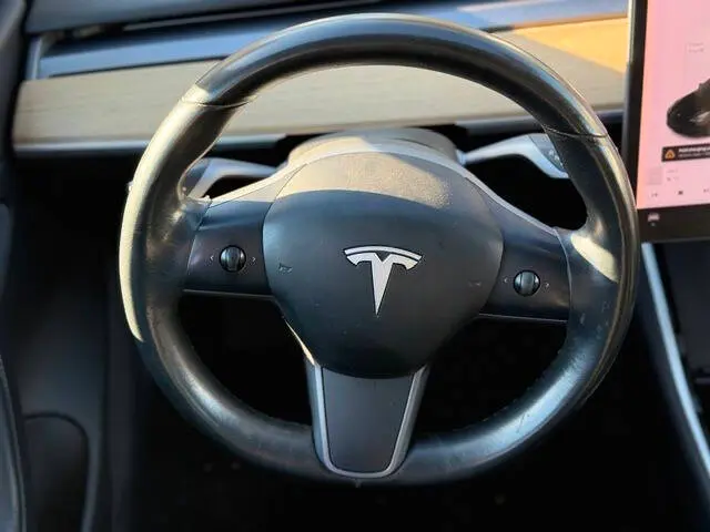 2018 Tesla Model 3 Long Range photo 5