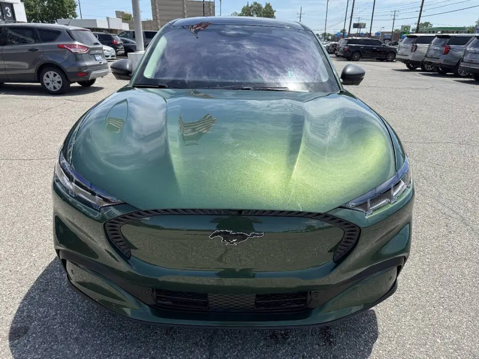 2025 Ford Mustang-Mach-e Select photo 4