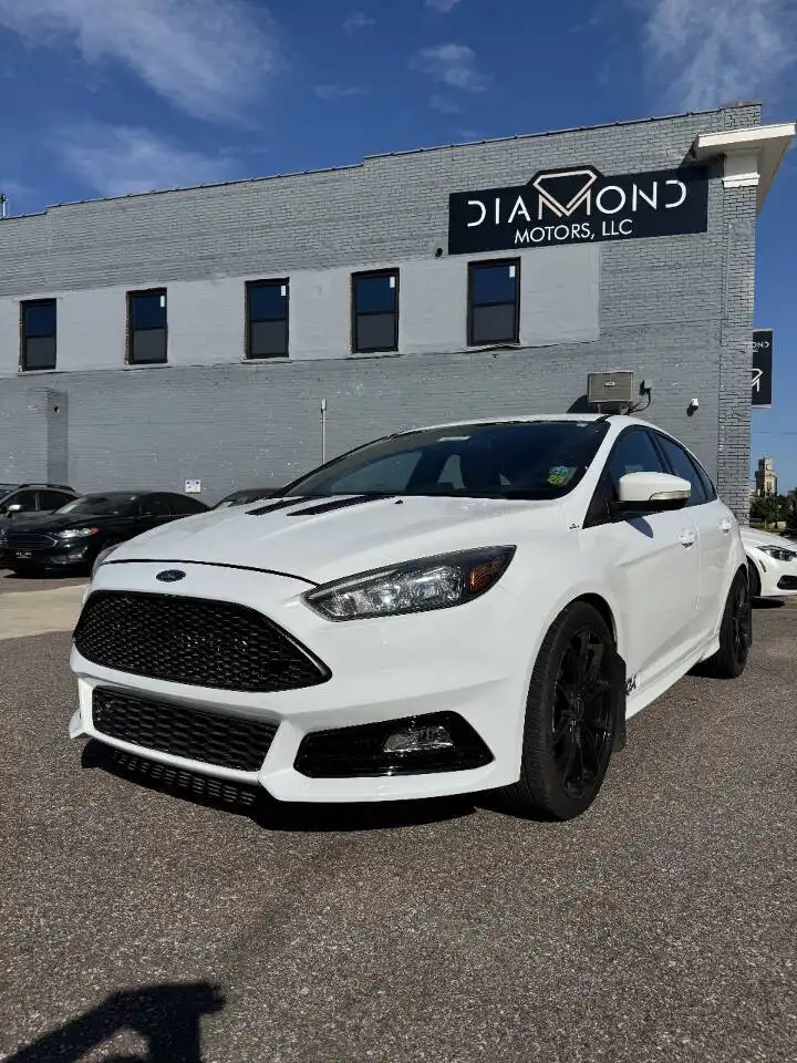 2016 Ford Focus 5 Door Hatch ST's photo