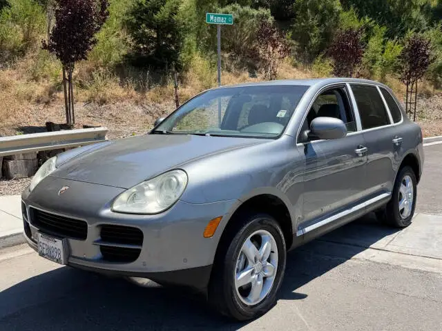 2004 Porsche Cayenne S photo 1