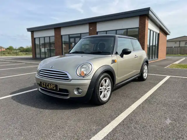 2009 MINI Cooper Base's photo