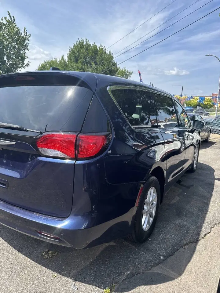 2017 Chrysler Pacifica Touring photo 4
