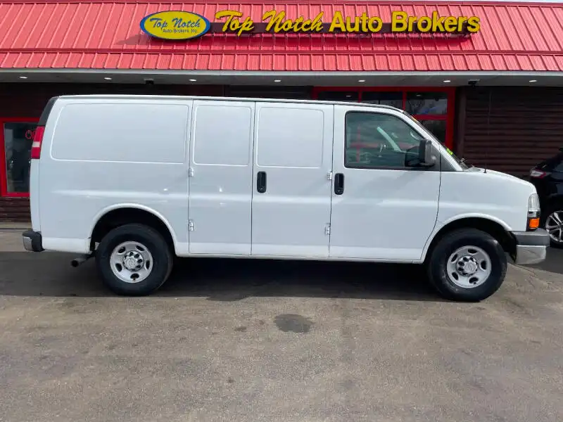 2011 Chevrolet Express 3500 Work Van HD's photo