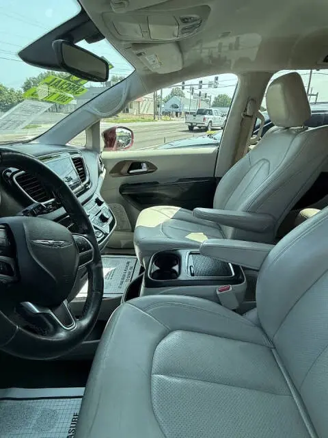 2018 Chrysler Pacifica Touring L Plus photo 4