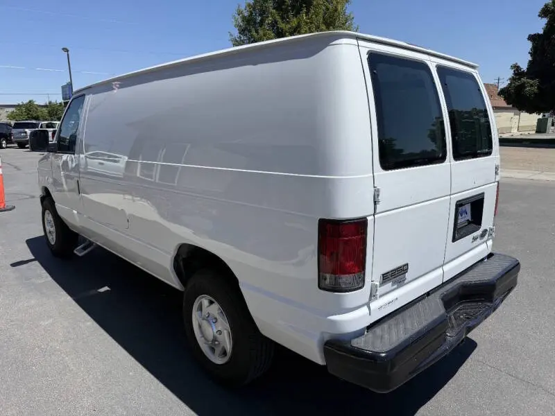 2012 Ford E-Series E-250 Van photo 5