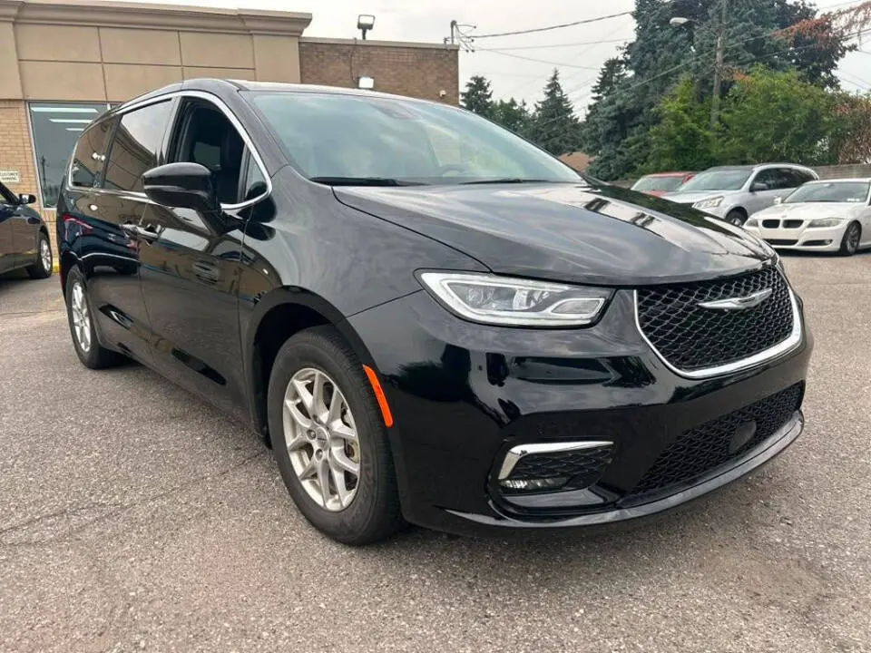 2025 Chrysler Pacifica Select photo 3