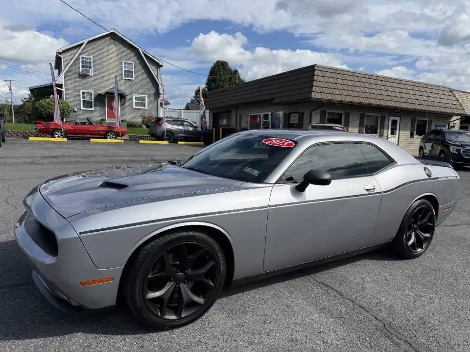 2015 Dodge Challenger SXT's photo